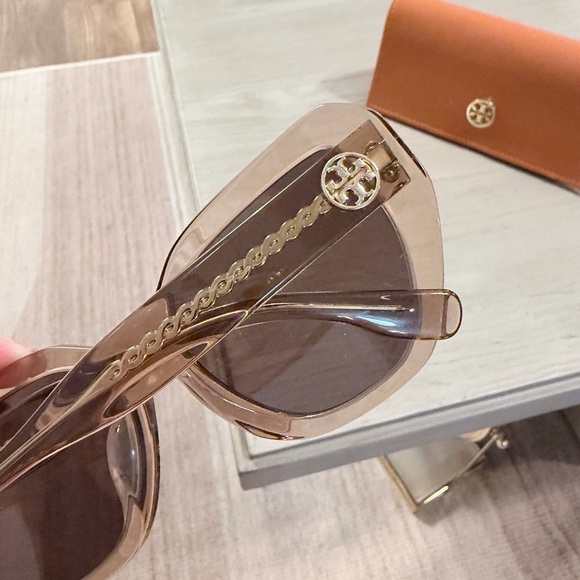 TORY BURCH Violet Cat Eye Ladies Sunglasses with Orange Case